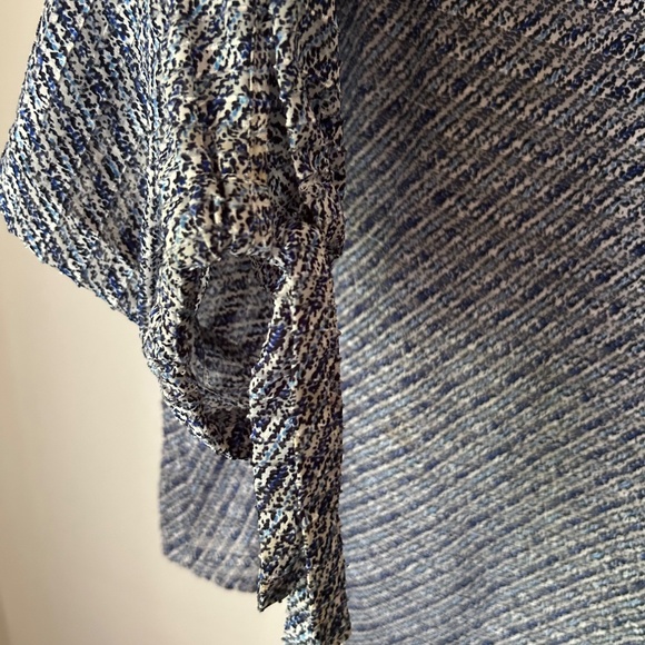 Banana Republic White and Blue Blouse Lined 3/4 Length Tie Sleeves. Size:… - Picture 5 of 8